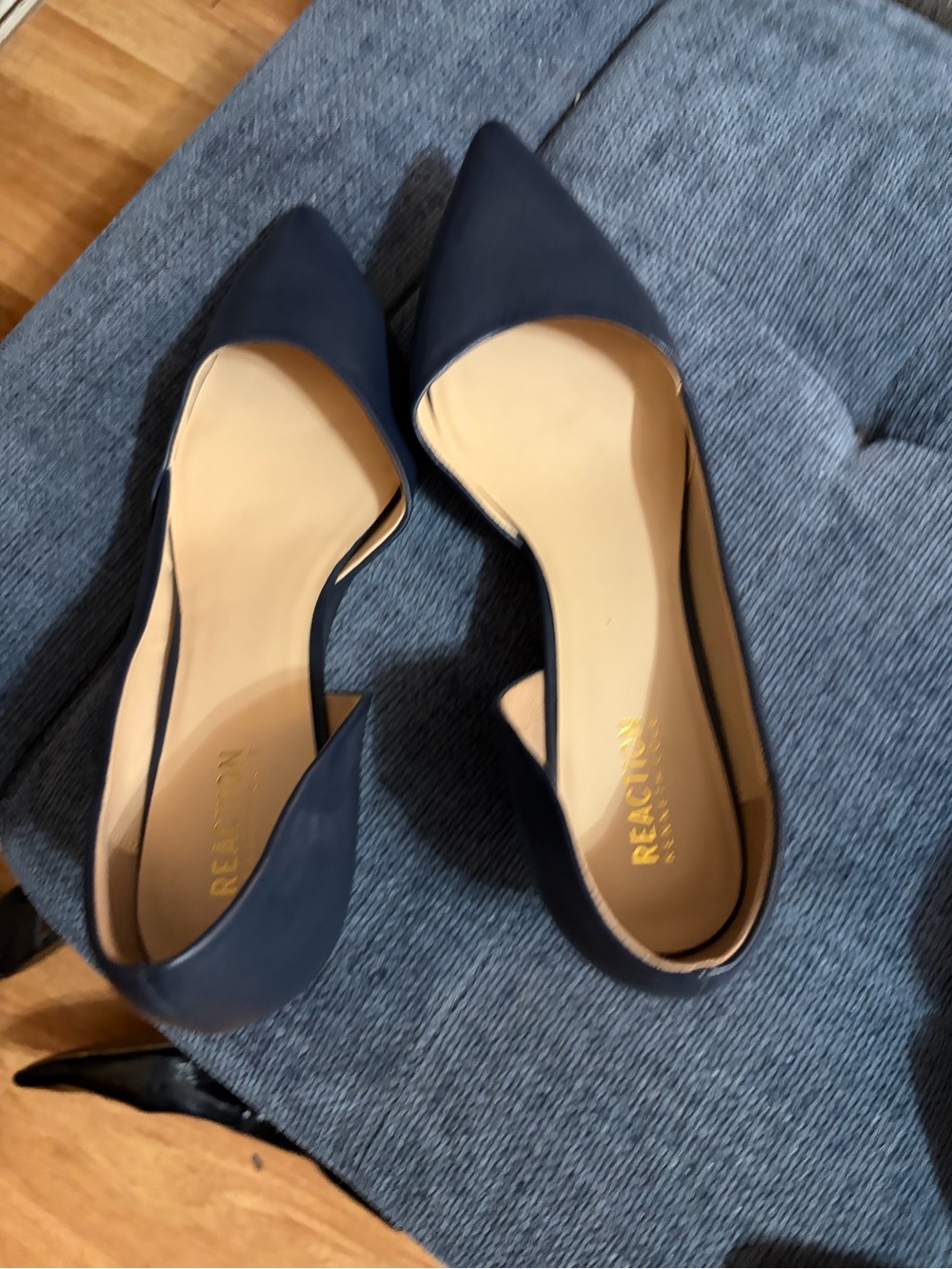 Kenneth Cole Reaction Navy Pointed D'Orsay Wedges